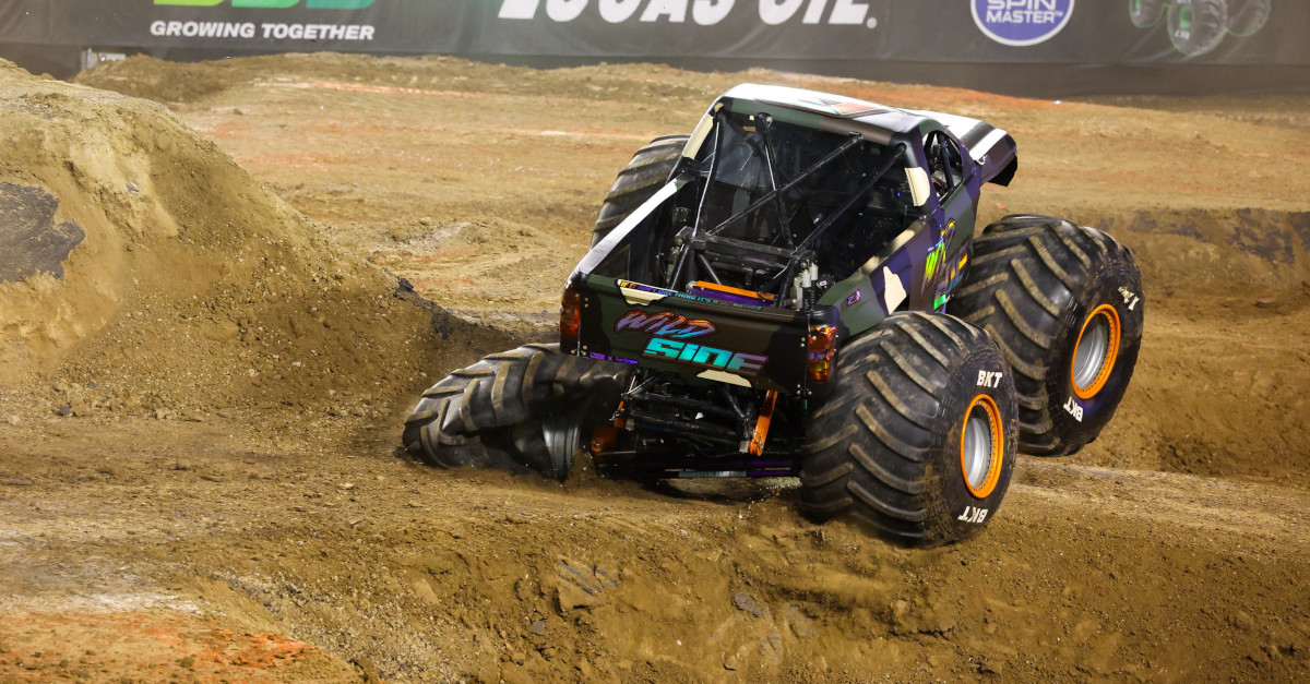 Zack Garner in Wild Side on three tires